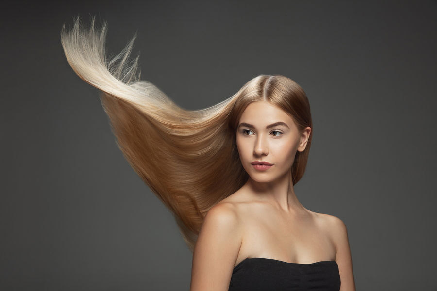 Warm honey blonde hair trend 2024 examples